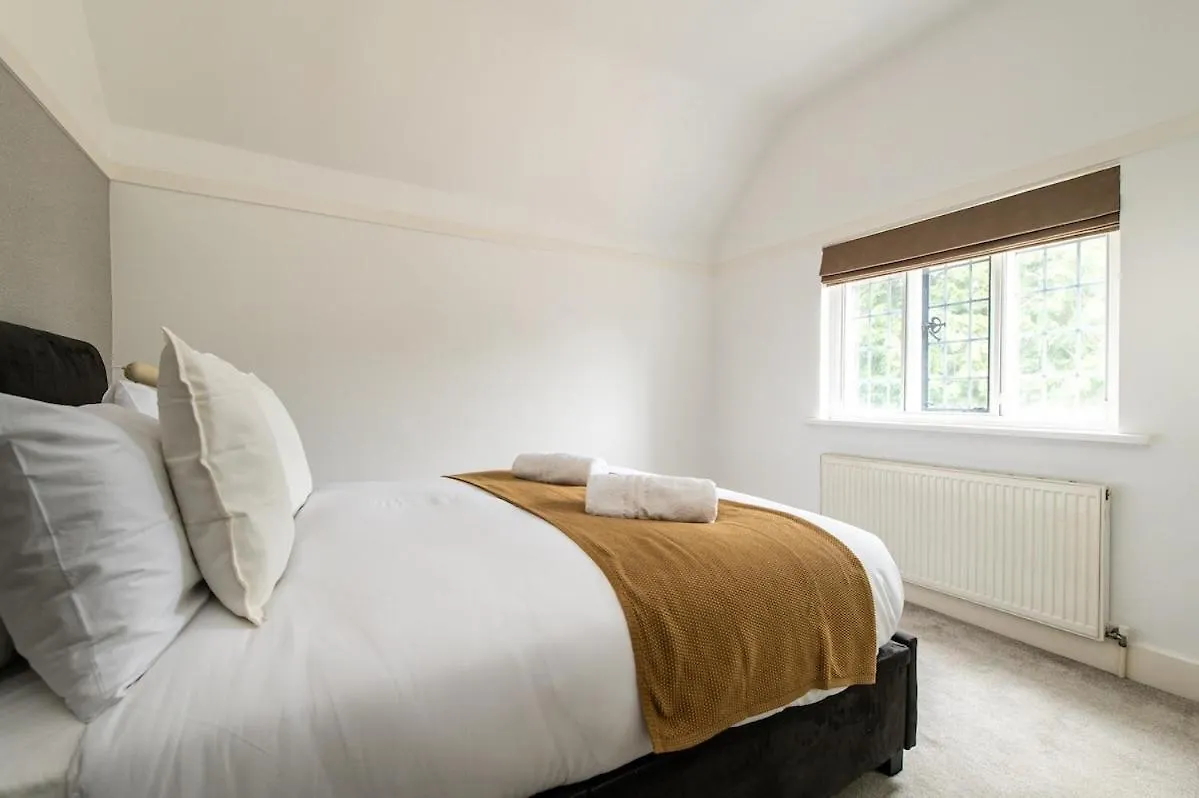 Holiday home Windsor Manor - Luxury 5-Bed Retreat In Solihull