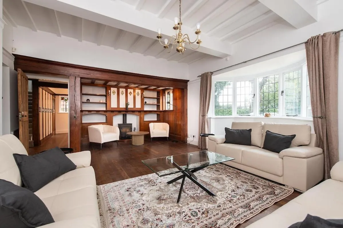 Windsor Manor - Luxury 5-Bed Retreat In Solihull Holiday home