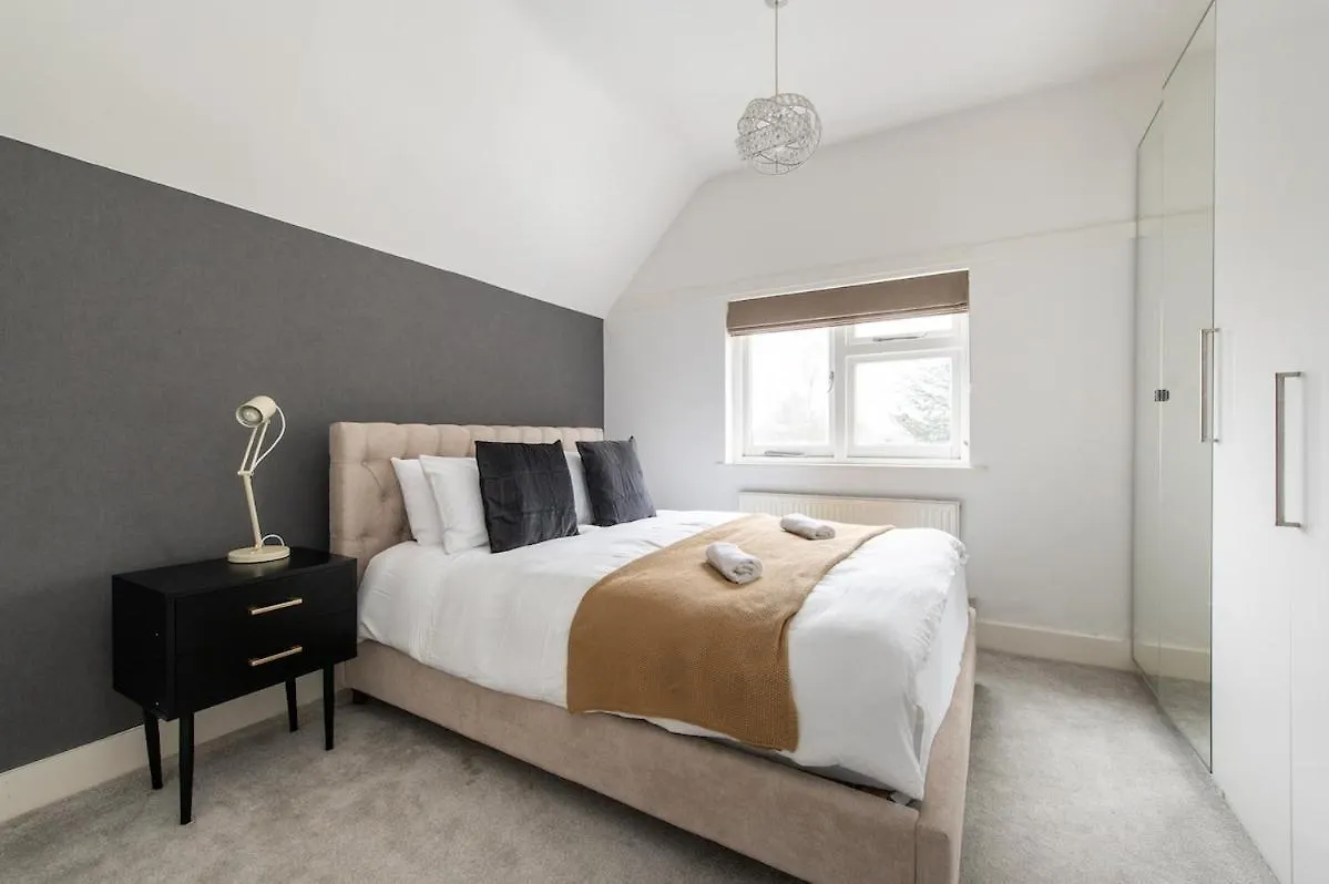 Windsor Manor - Luxury 5-Bed Retreat In Solihull Holiday home