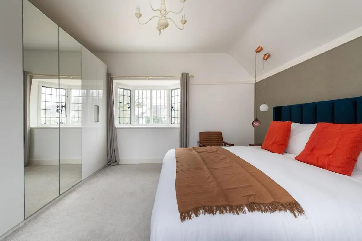 Holiday home Windsor Manor - Luxury 5-Bed Retreat In Solihull United Kingdom
