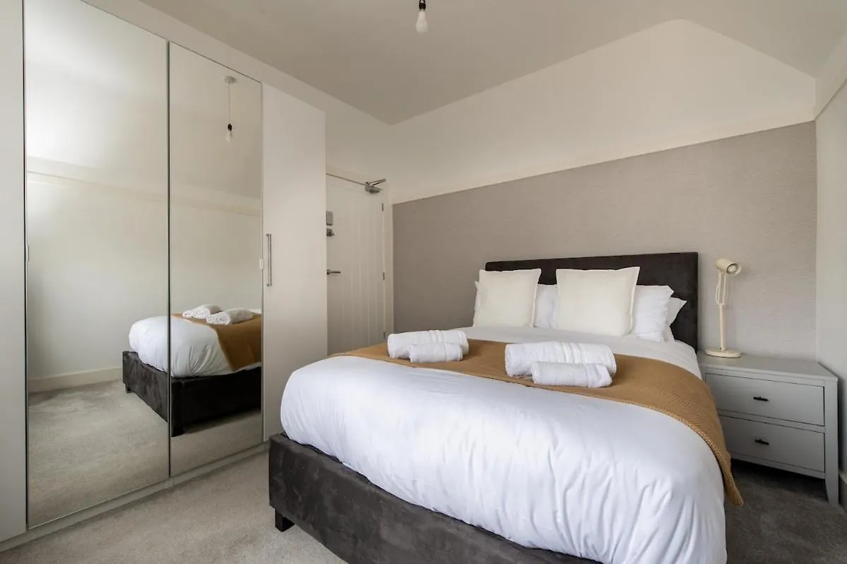 Windsor Manor - Luxury 5-Bed Retreat In Solihull United Kingdom