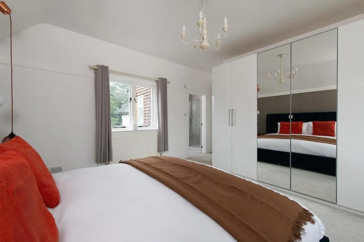 Holiday home Windsor Manor - Luxury 5-Bed Retreat In Solihull