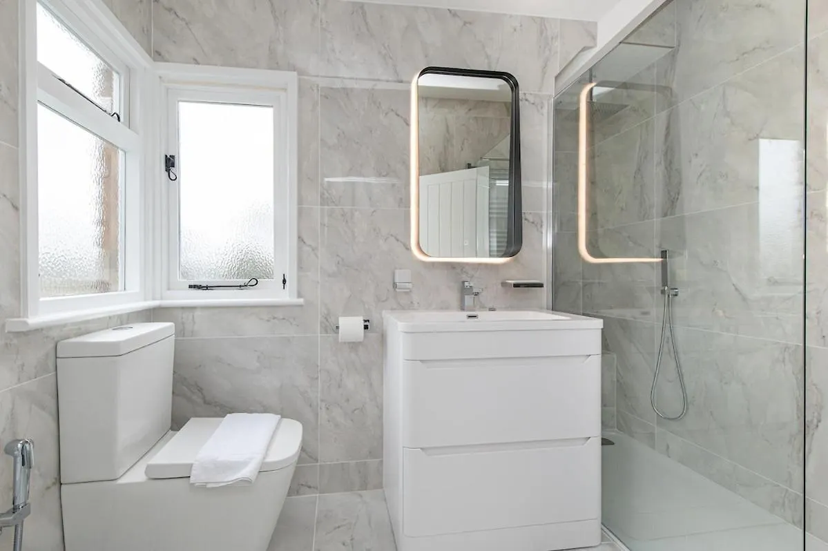 Windsor Manor - Luxury 5-Bed Retreat In Solihull Holiday home