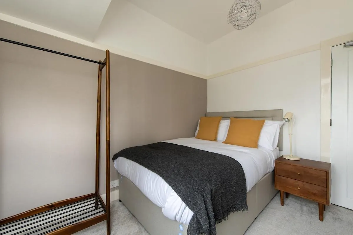 Windsor Manor - Luxury 5-Bed Retreat In Solihull 0*,