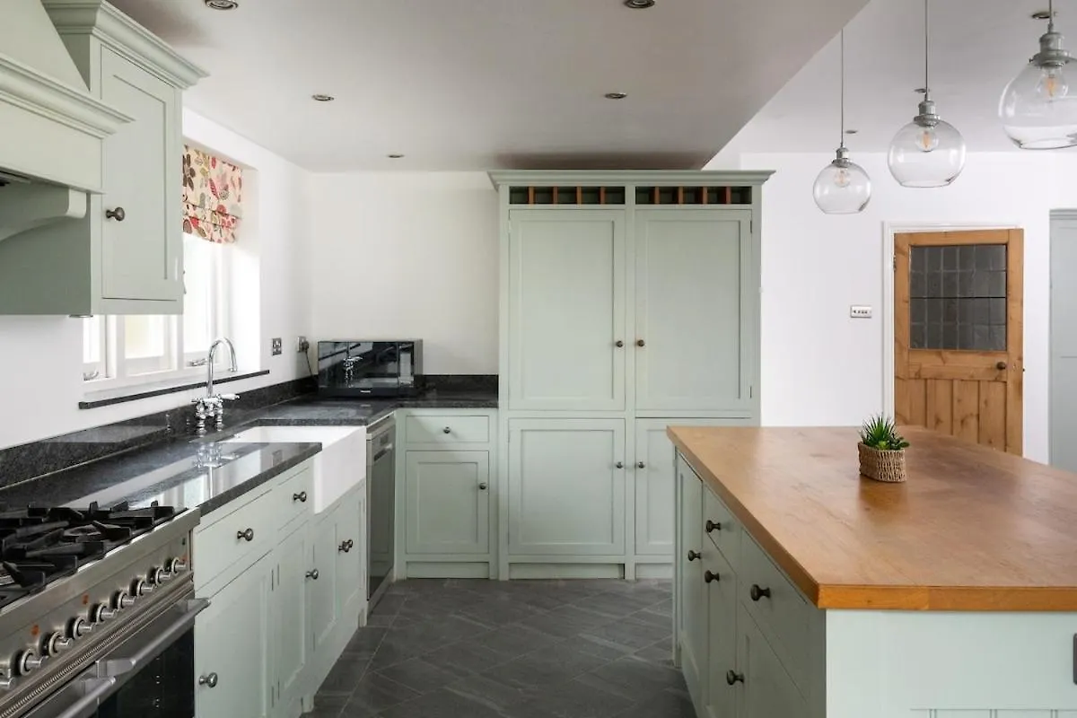 Holiday home Windsor Manor - Luxury 5-Bed Retreat In Solihull United Kingdom