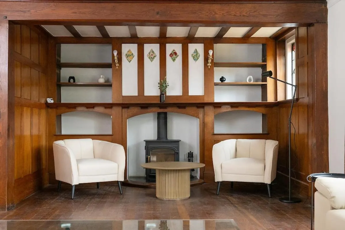 Windsor Manor - Luxury 5-Bed Retreat In Solihull United Kingdom
