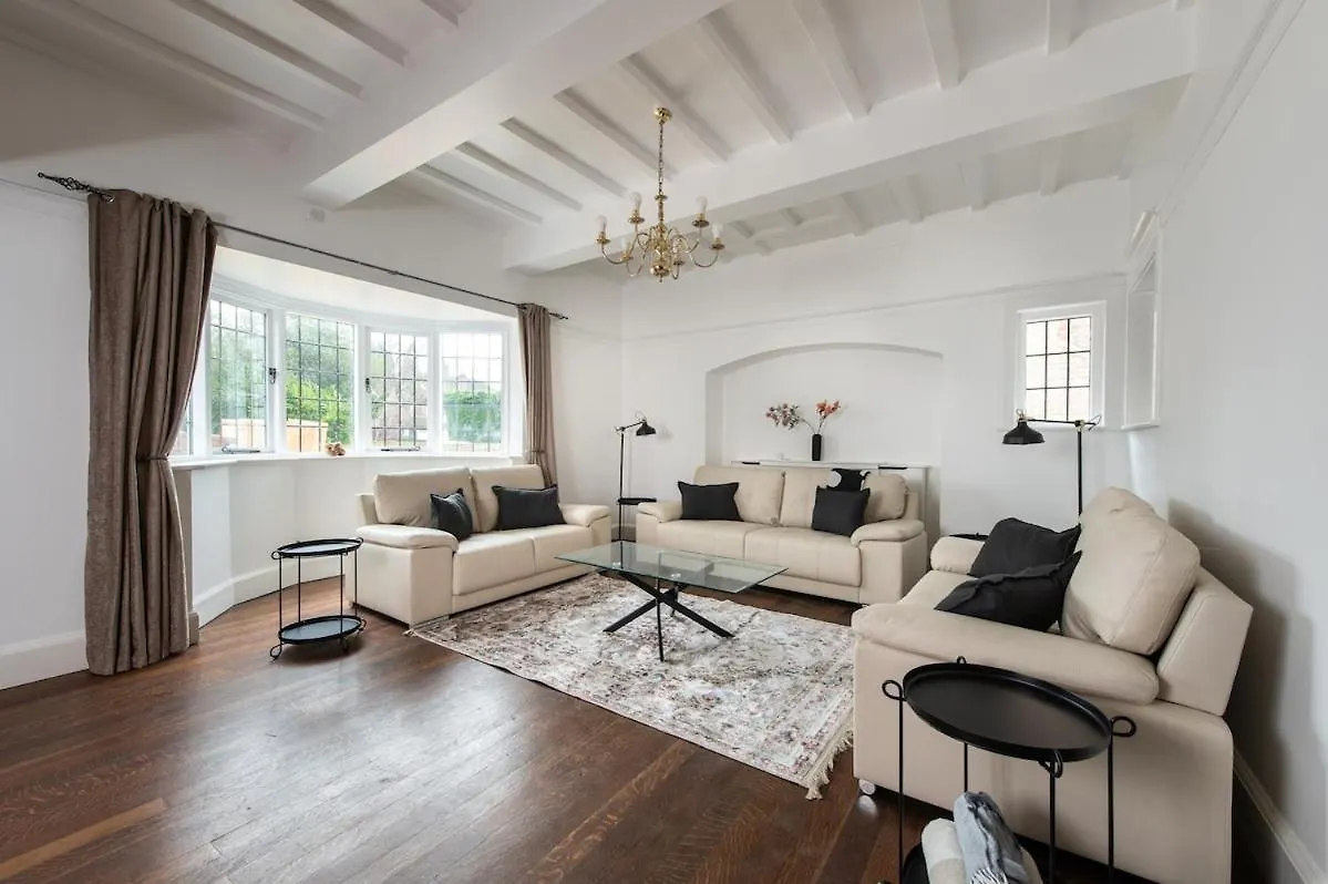Windsor Manor - Luxury 5-Bed Retreat In Solihull