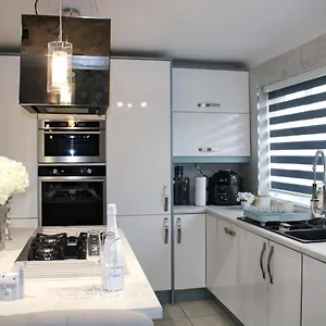  Holiday home Stylish 4-bedroom House Near Nec/bhx