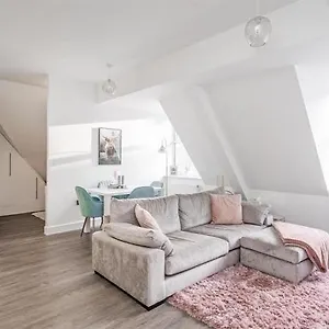 Apartment Town Centre Spacious Studio