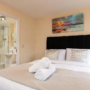  Holiday home Hazeleigh - Luxury 4-bed House Near Airport, Nec, Jlr, Solihull, M42